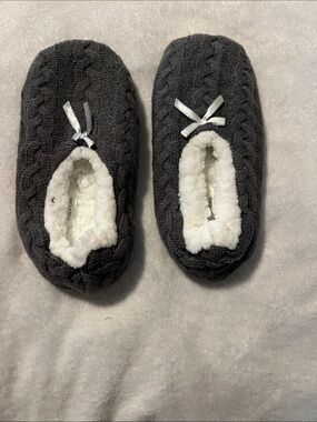 Maurices grey Knit Slippers with White Sherpa Lining and Bow Accent